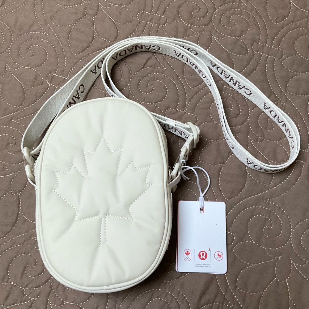Lululemon Team Canada 22 Future Legacy Crossbody Bag